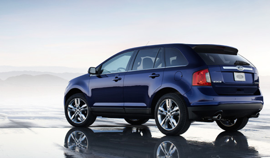 Rear Cross Side View of Ford Edge