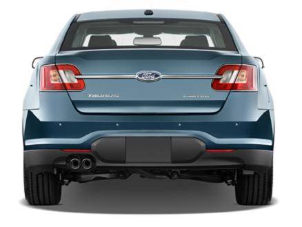 Full Rear View of Ford Taurus Full Rear View of Ford Taurus