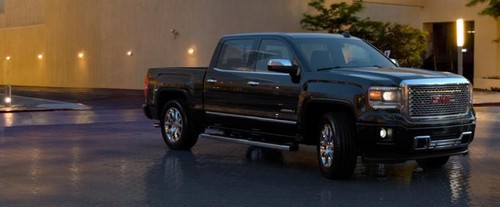 GMC Sierra Denali Front Cross Side View