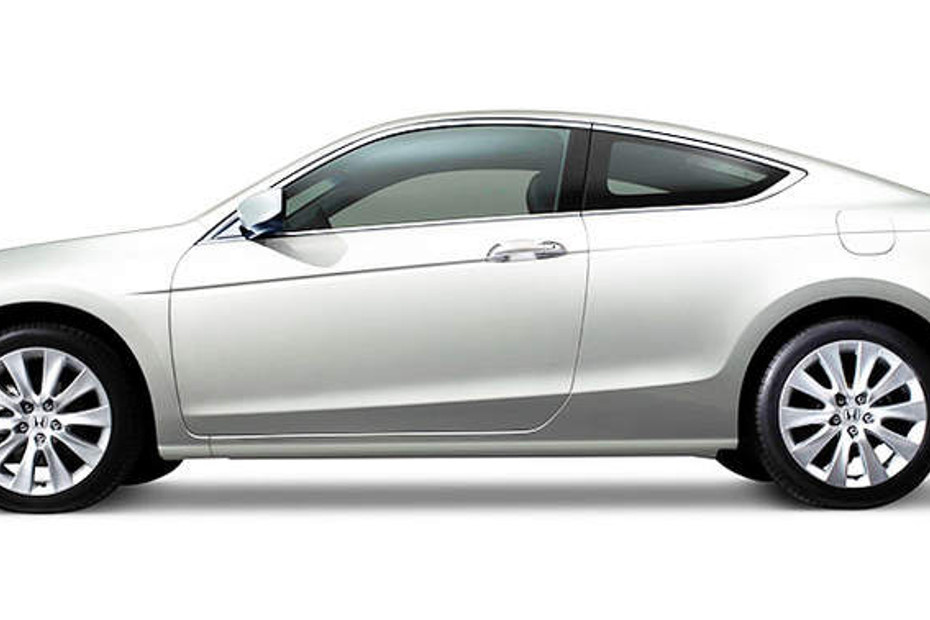 Accord Coupe Side view in Qatar