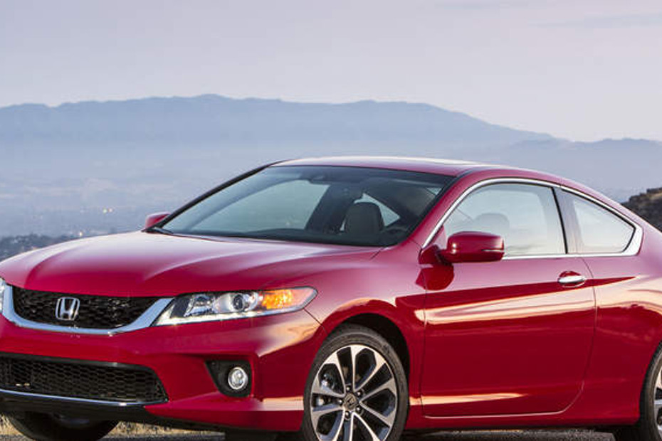 Honda Accord Coupe Front Side View in Qatar
