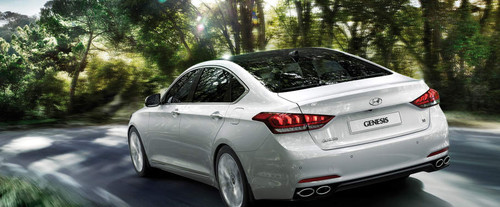Rear Cross Side View of Hyundai Genesis