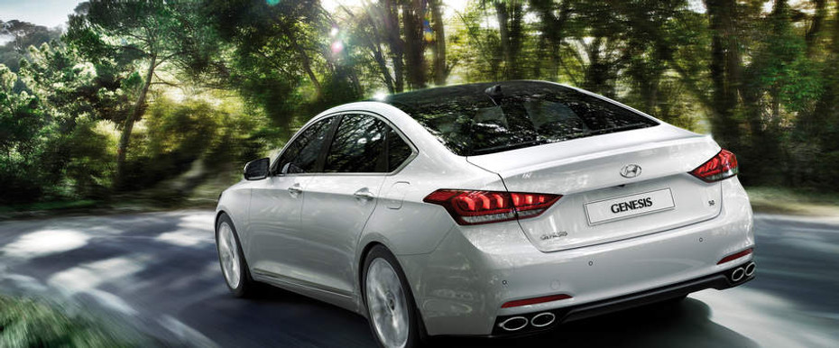 Rear Cross Side View of Hyundai Genesis
