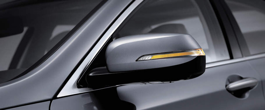 Hyundai Genesis Drivers Side Mirror Front Angle