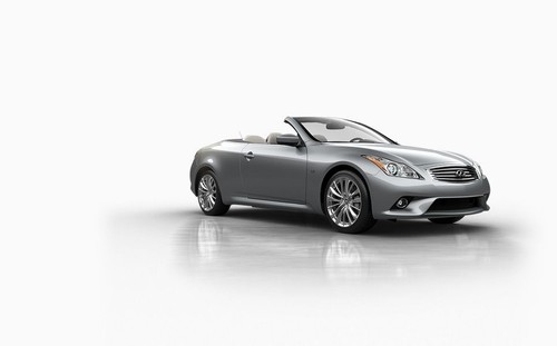 Infiniti Q60 Convertible Front Cross Side View