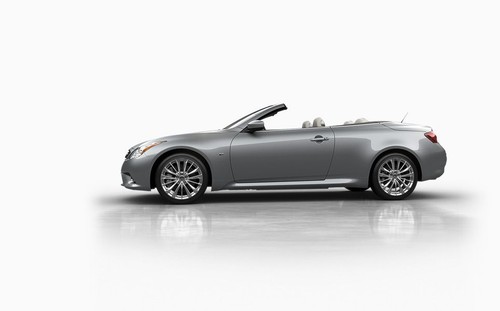 Q60 Convertible Side view