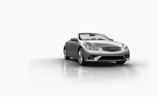 Infiniti Q60 Convertible Front Medium View