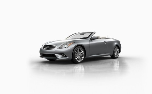 Infiniti Q60 Convertible Front Side View