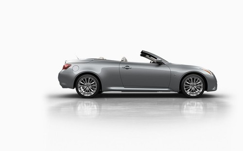 Infiniti Q60 Convertible Drivers Sideview