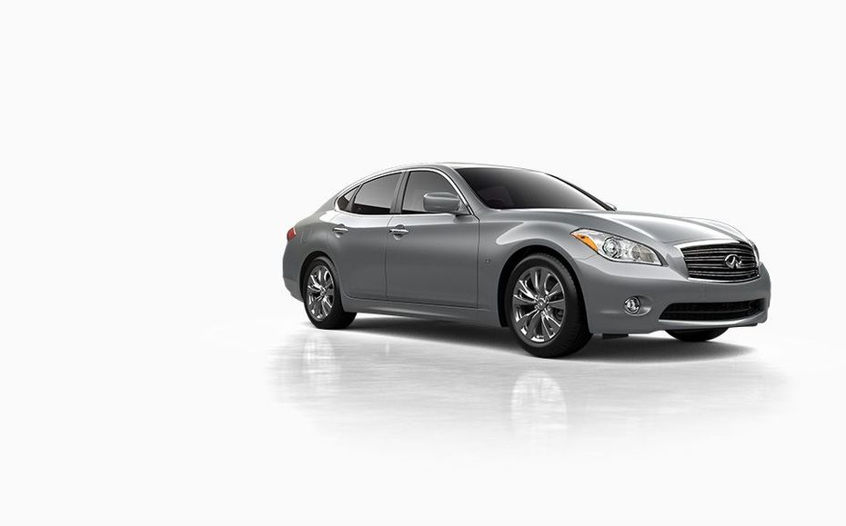 Infiniti Q70 Front Cross Side View