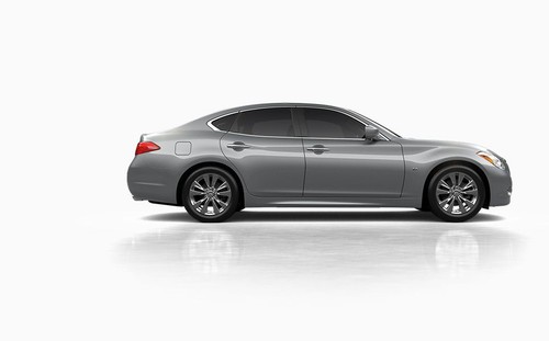 Infiniti Q70 Drivers Sideview