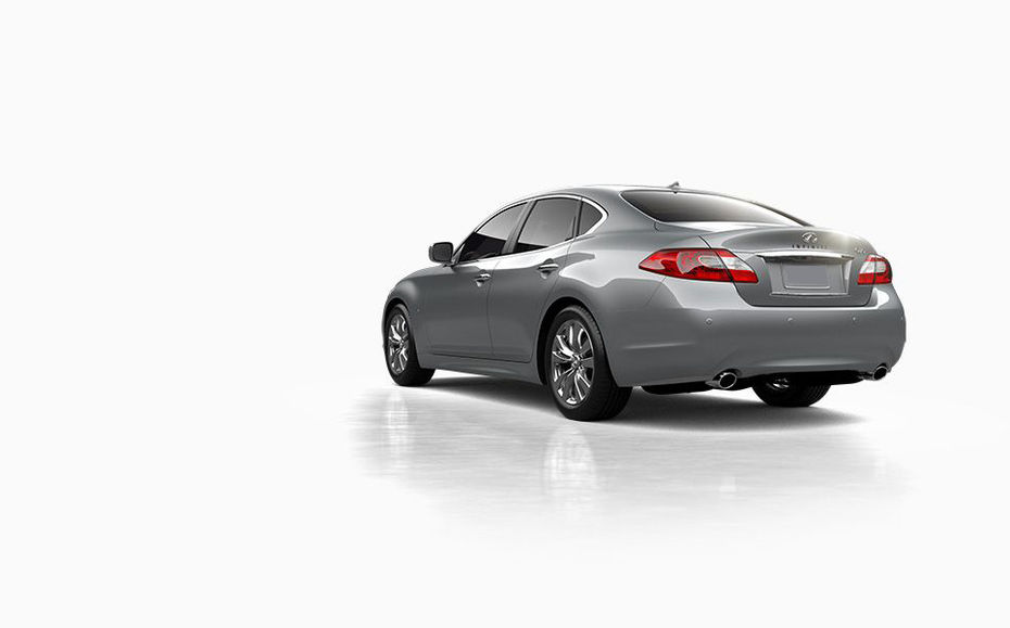 Rear Cross Side View of Infiniti Q70