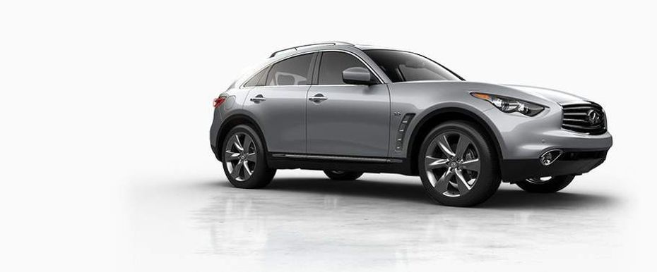 Infiniti QX70 Front Cross Side View