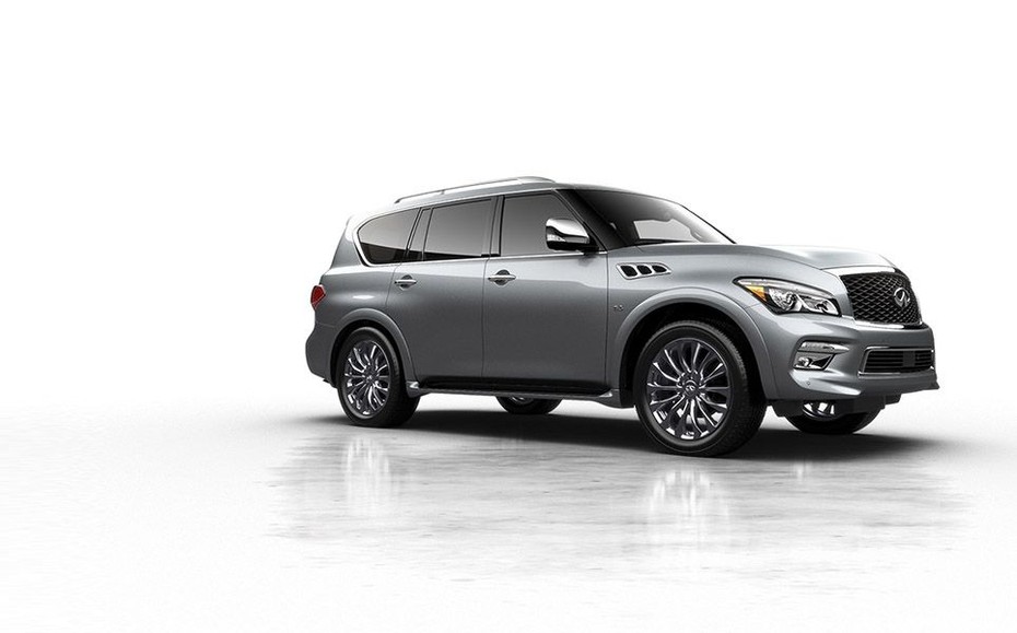 Infiniti QX80 Front Cross Side View