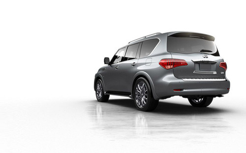 Rear Cross Side View of Infiniti QX80