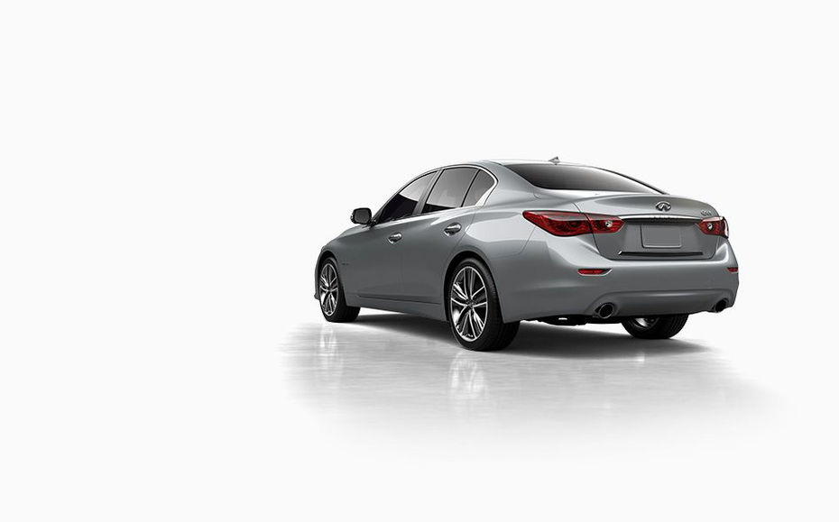 Rear Cross Side View of Infiniti Q50S Hybrid
