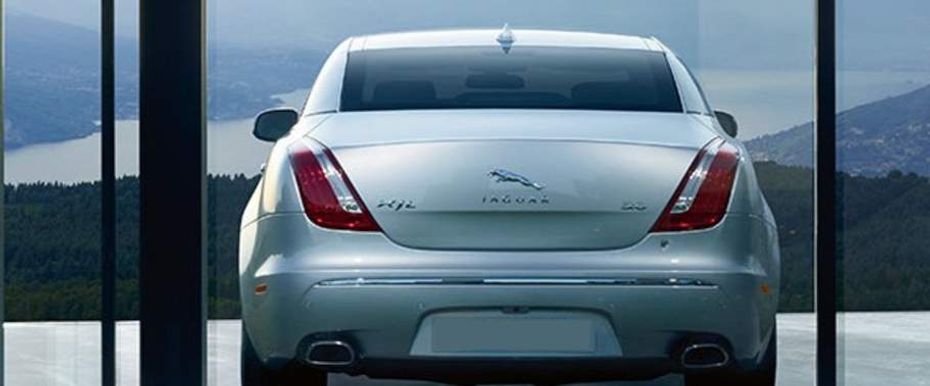 Full Rear View of Jaguar XJ Luxury SWB