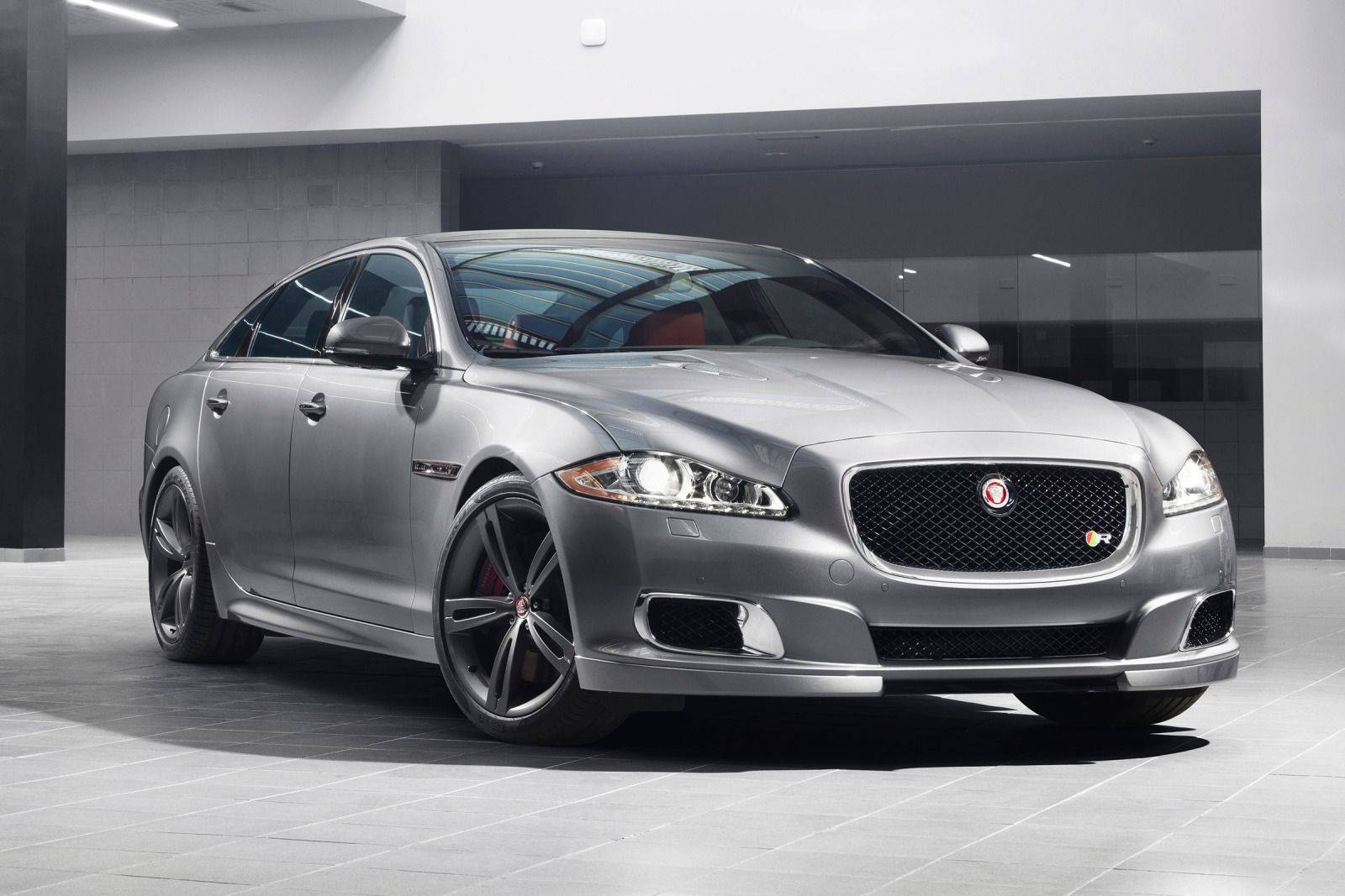 Jaguar XJR LWB Front Medium View Jaguar XJR LWB Front Medium View