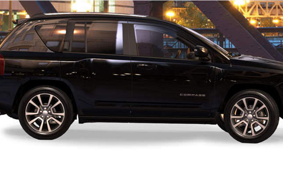 Jeep Compass Drivers Sideview in Qatar