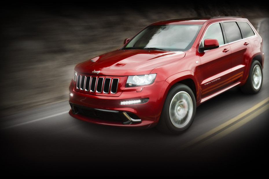 Jeep Grand Cherokee SRT Front Angle High View in Qatar