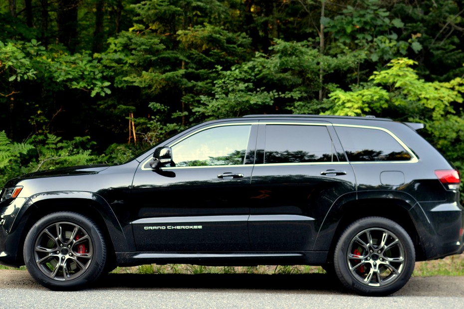 Grand Cherokee SRT Side view in Qatar