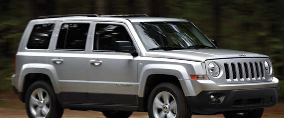 Jeep Patriot Front Cross Side View