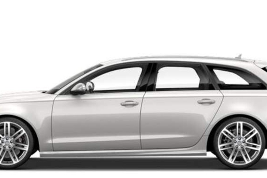 RS6 Avant Side view in Qatar