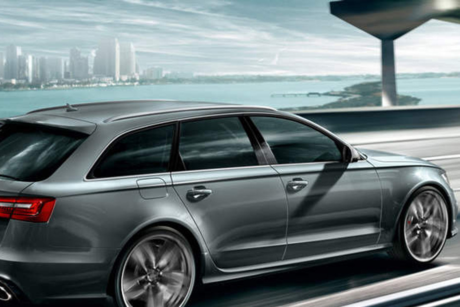 RS6 Avant Rear angle view in Qatar