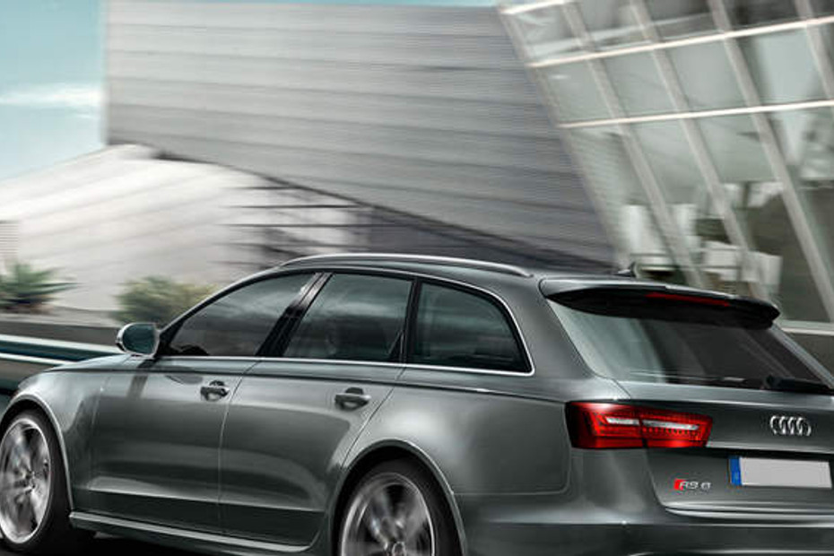 Rear Cross Side View of Audi RS6 Avant in Qatar