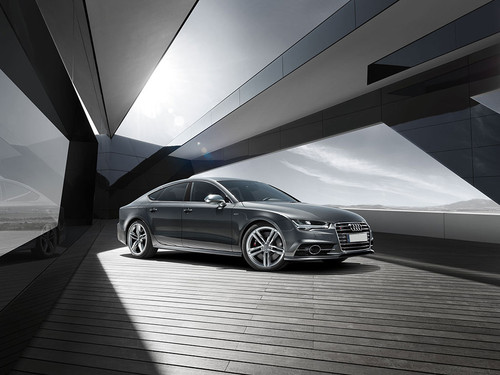 Audi S7 Front Cross Side View