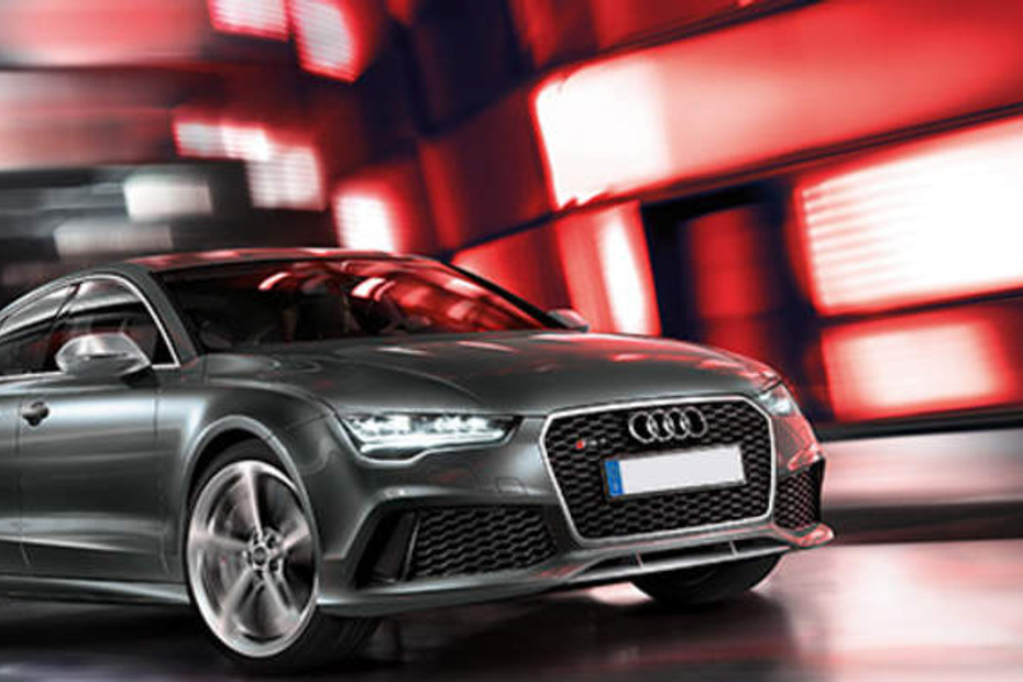Audi RS 7 Front Medium View in Qatar