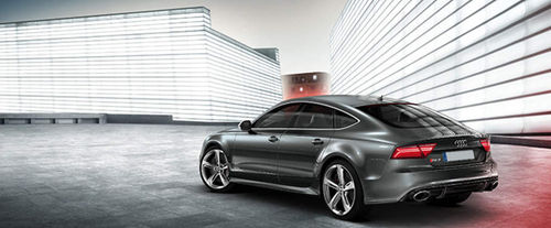 Rear Cross Side View of Audi RS 7