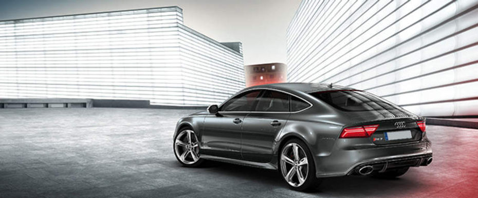Rear Cross Side View of Audi RS 7