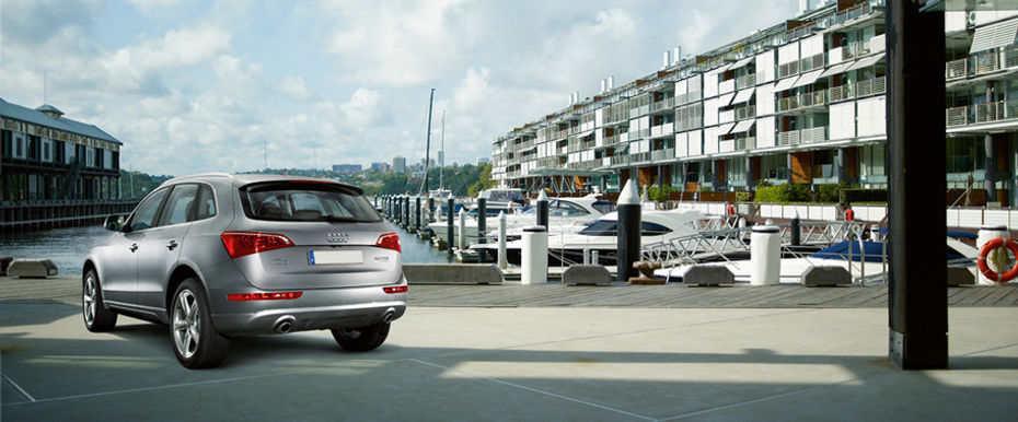Rear Cross Side View of Audi Q5