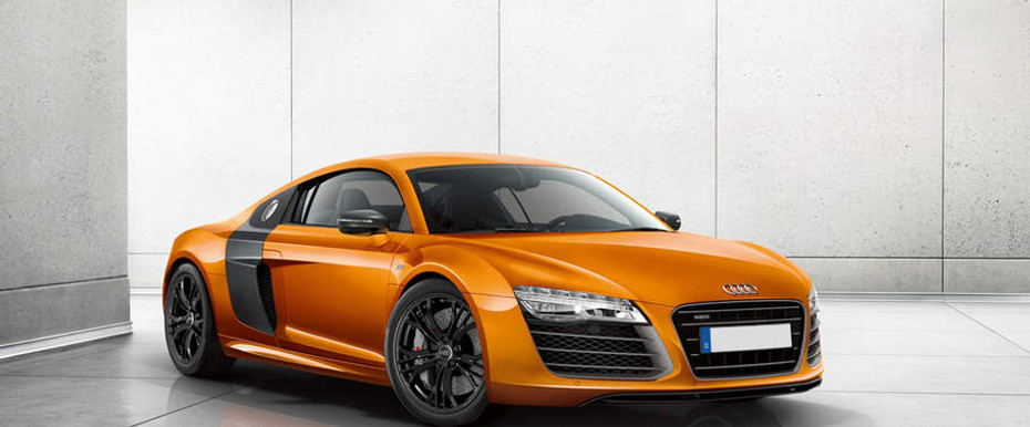 Audi R8 Coupe Front Cross Side View