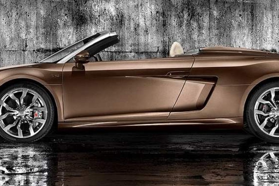 R8 Spyder Side view in Qatar