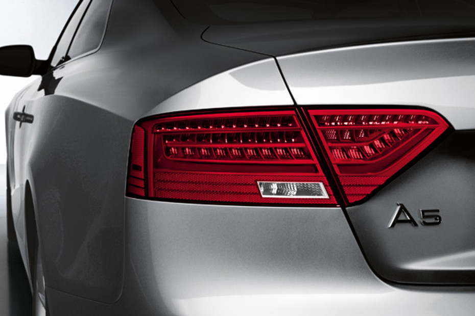 A5 Coupe Tail light in Qatar