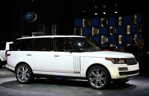 Land Rover Range Rover Front Cross Side View