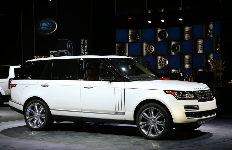 Land Rover Range Rover Front Cross Side View
