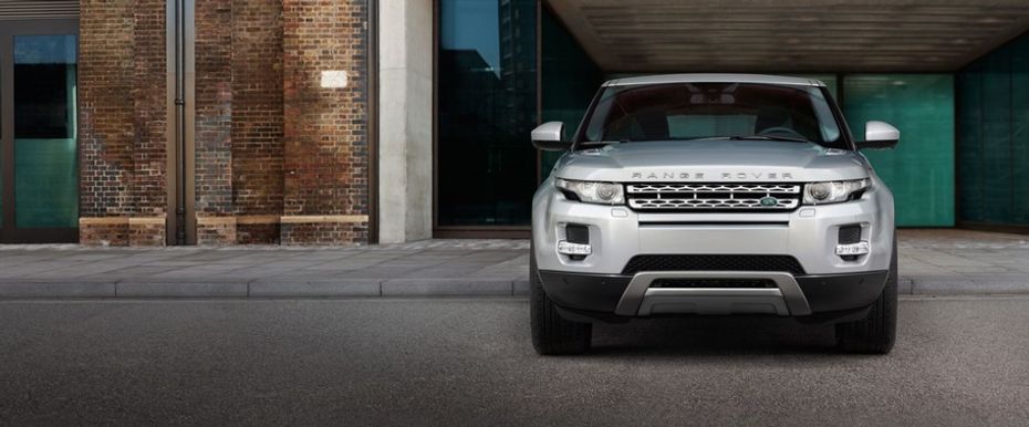 Full Front View of Range Rover Evoque