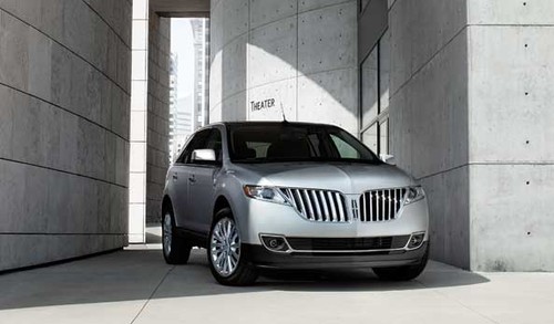 Lincoln MKX Front Medium View