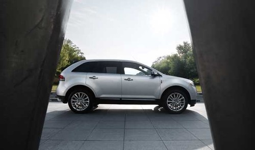 Lincoln MKX Drivers Sideview
