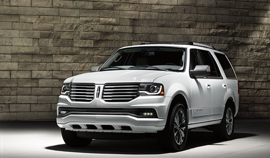 Lincoln Navigator Front Angle High View