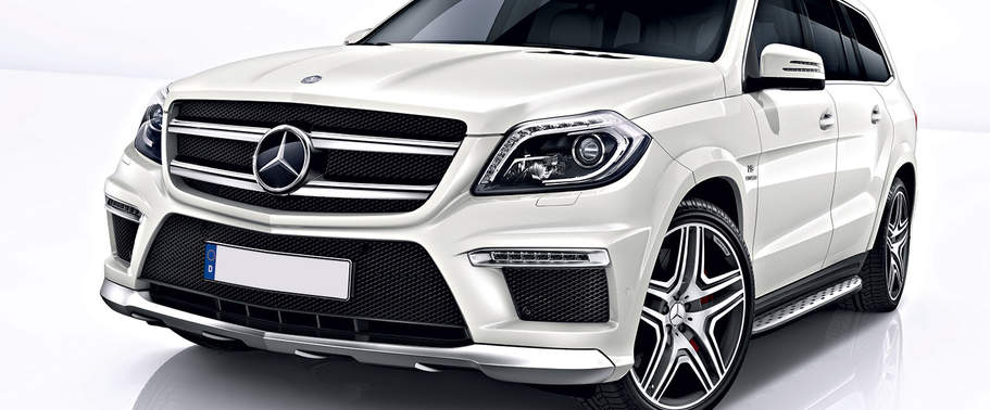 Mercedes-Benz GL Class Front Angle High View Mercedes-Benz GL Class Front Angle High View