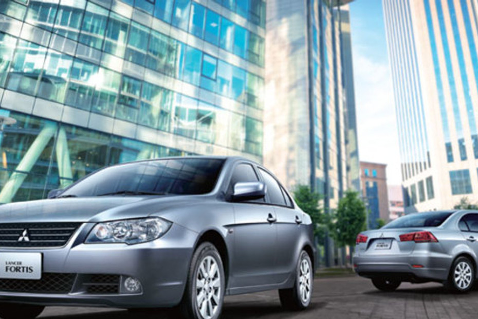 Mitsubishi Lancer Fortis Front Angle High View in Qatar