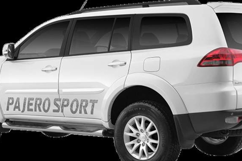 Rear Cross Side View of Mitsubishi Pajero Sports in Qatar