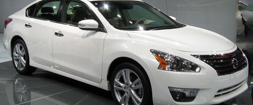 Nissan Altima (2010-2015) Front Cross Side View