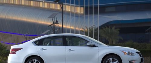 Nissan Altima (2010-2015) Drivers Sideview