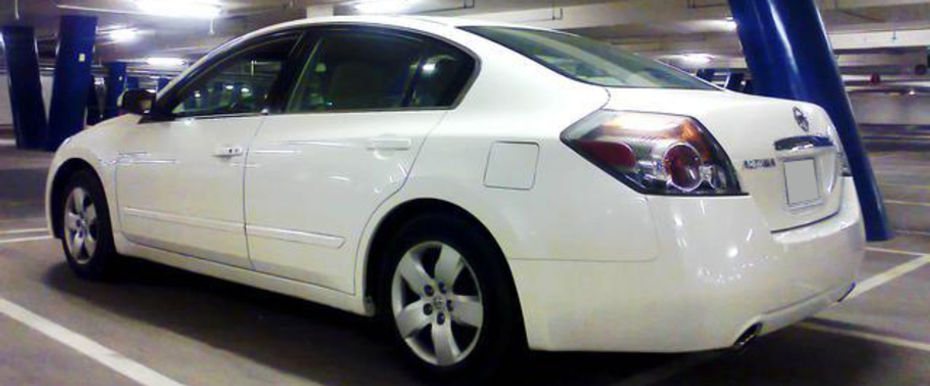 Rear Cross Side View of Nissan Altima (2010-2015)