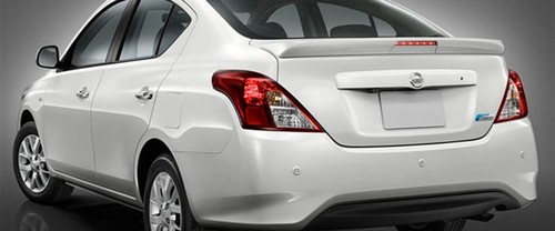 Rear Cross Side View of Nissan Sunny 2015